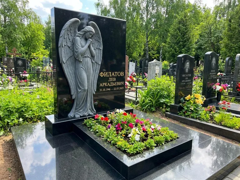 Памятник с барельефом — выполненная работа 31 в Волгограде