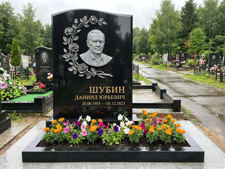 Памятник с барельефом — выполненная работа 34 в Волгограде