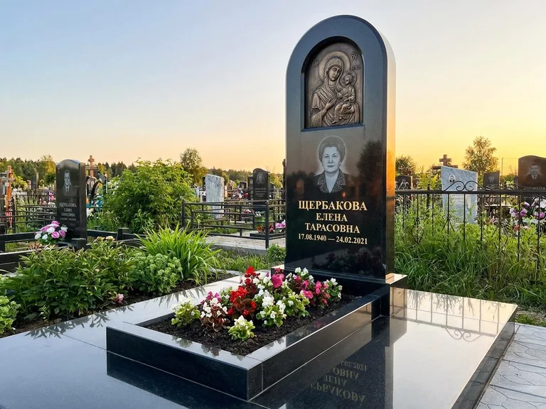 Памятник с барельефом — выполненная работа 35 в Волгограде