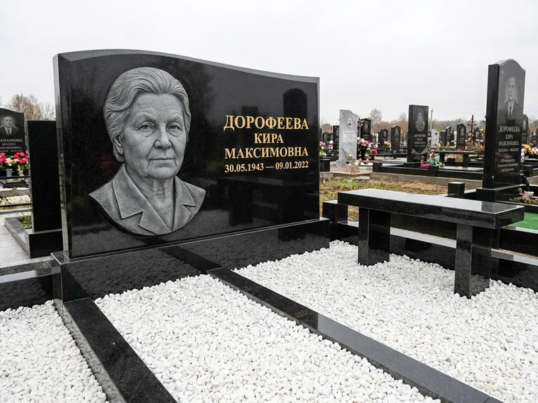 Памятник с барельефом — выполненная работа 41 в Волгограде