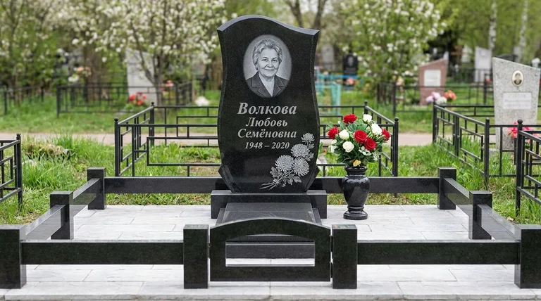 Памятник с гравировкой хризантем — выполненная работа «Волкова» в Волгограде