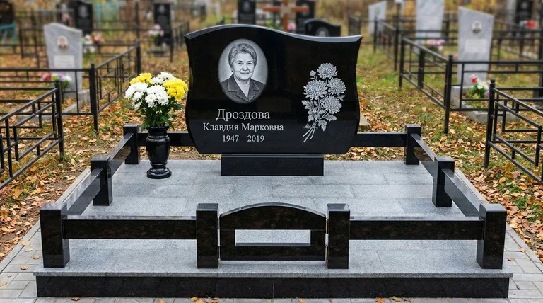 Памятник с гравировкой хризантем — выполненная работа «Дроздова» в Волгограде