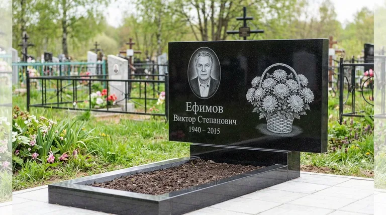 Памятник с гравировкой хризантем — выполненная работа «Ефимов» в Волгограде