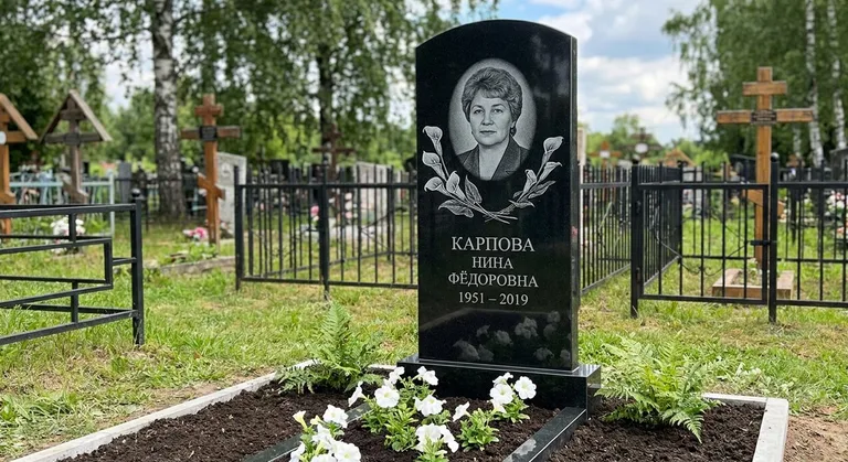 Памятник с гравировкой калл — выполненная работа «Карпова» в Волгограде