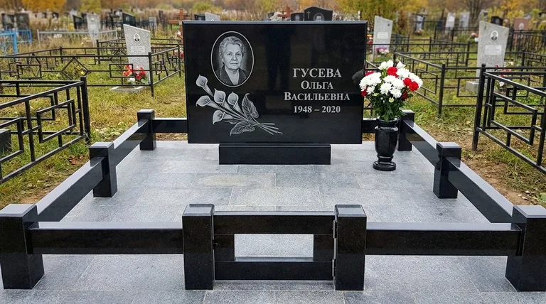Памятник с гравировкой калл — выполненная работа «Гусева» в Волгограде