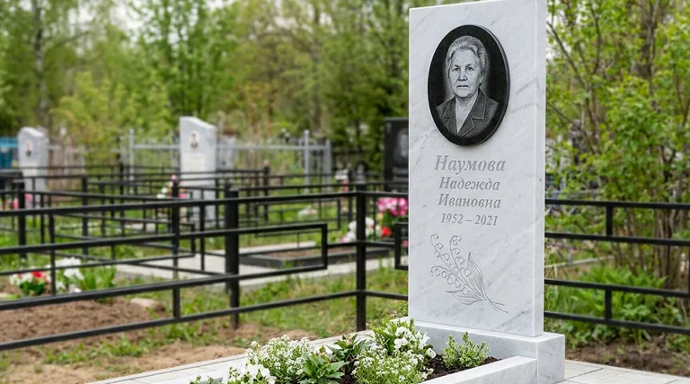 Памятник с гравировкой ландышей — выполненная работа «Наумова» в Волгограде