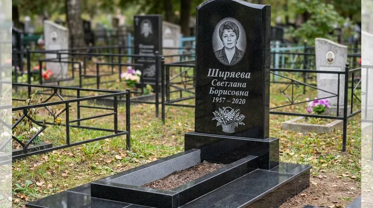 Памятник с гравировкой ландышей — выполненная работа «Ширяева» в Волгограде