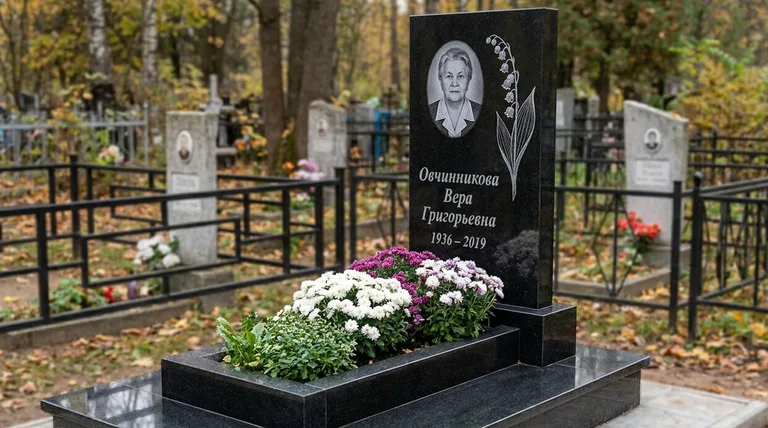Памятник с гравировкой ландышей — выполненная работа «Овчинникова» в Волгограде
