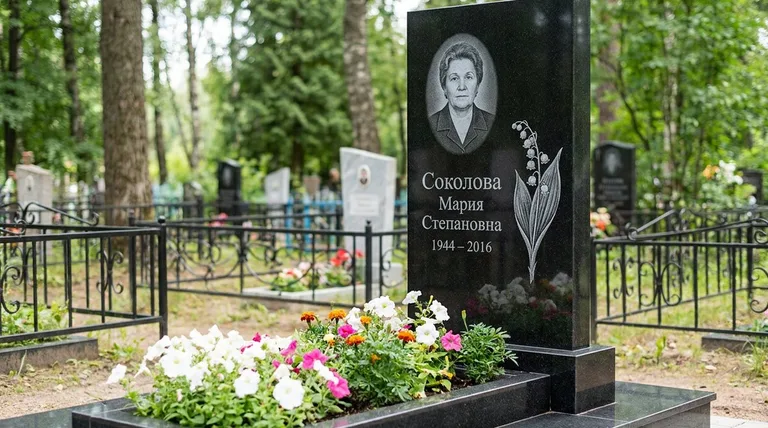 Памятник с гравировкой ландышей — выполненная работа «Соколова» в Волгограде
