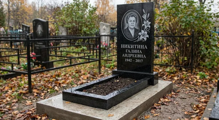 Памятник с гравировкой лилий — выполненная работа «Никитина» в Волгограде