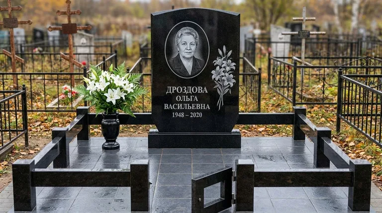 Памятник с гравировкой лилий — выполненная работа «Дроздова» в Волгограде