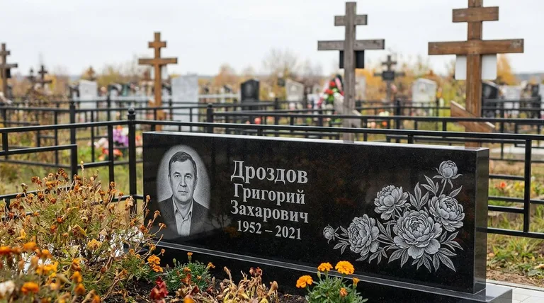 Памятник с гравировкой пионов — выполненная работа «Дроздов» в Волгограде