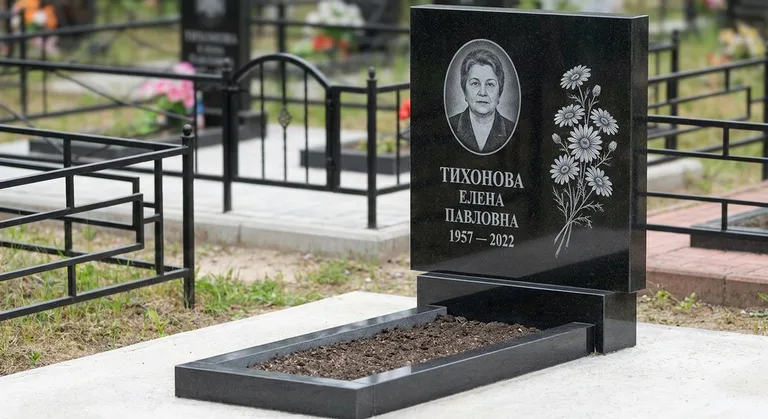 Памятник с гравировкой ромашек — выполненная работа «Тихонова» в Волгограде