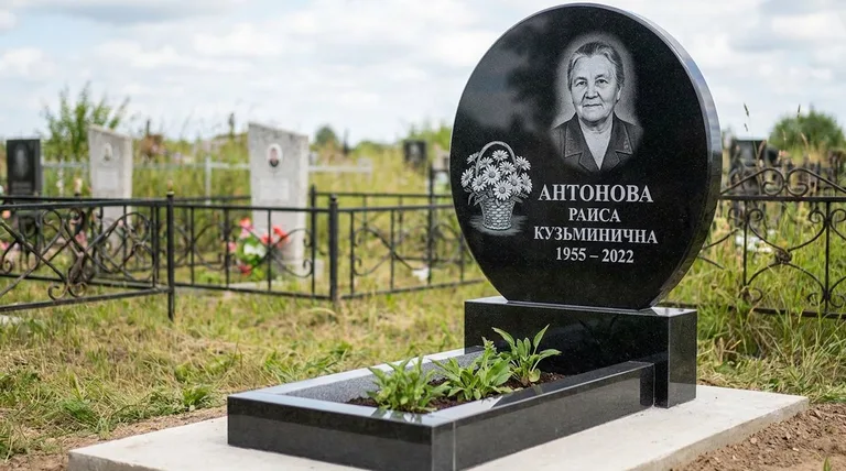 Памятник с гравировкой ромашек — выполненная работа «Антонова» в Волгограде