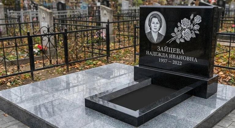 Памятник с гравировкой роз — выполненная работа «Зайцева» в Волгограде