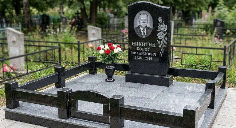 Памятник с гравировкой роз — выполненная работа «Никитин» в Волгограде