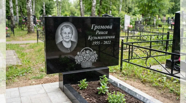 Памятник с гравировкой роз — выполненная работа «Громова» в Волгограде