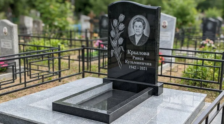 Памятник с гравировкой тюльпанов — выполненная работа «Крылова» в Волгограде