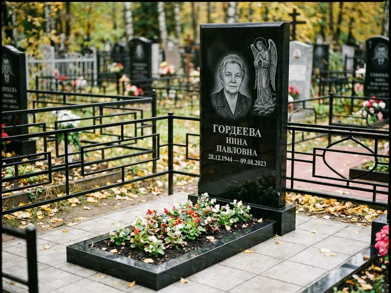 Памятник с гравировкой ангела — гравировка ангела-хранителя сбоку от портрета, работа «Гордеева» в Волгограде