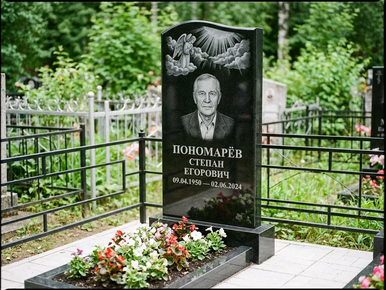 Памятник с гравировкой ангела — гравировка ангела-хранителя сбоку от портрета, работа «Лобанова» в Волгограде