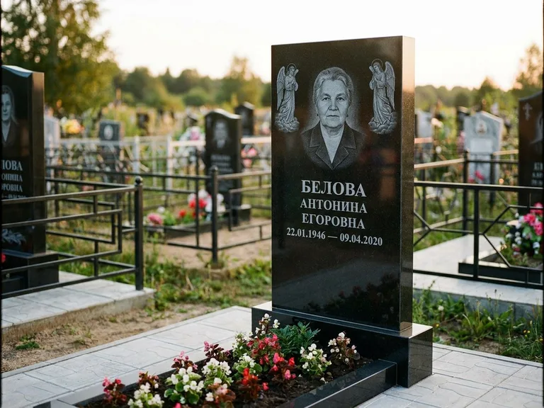 Памятник с гравировкой ангела — белая гравировка скорбящего ангела над портретом, работа «Журавлёва» в Волгограде