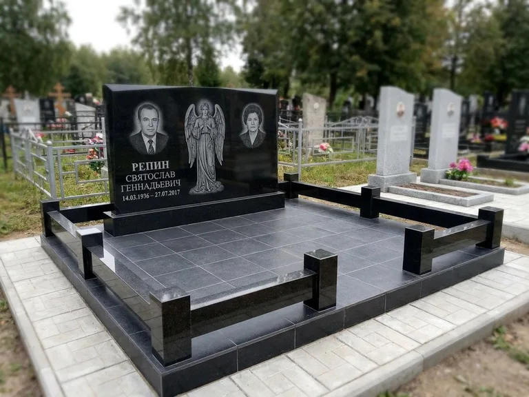 Памятник с гравировкой ангела — гравировка ангела с крестом рядом с эпитафией, работа «Касаткин» в Волгограде