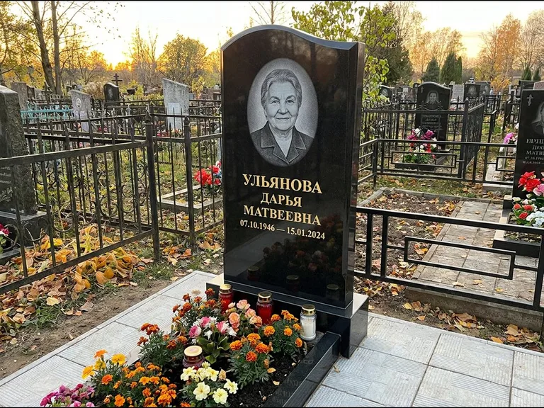Гравировка портрета на чёрном граните — выполненная работа 12 в Волгограде