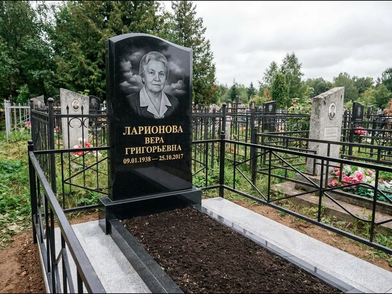 Гравировка портрета на чёрном граните — выполненная работа 16 в Волгограде