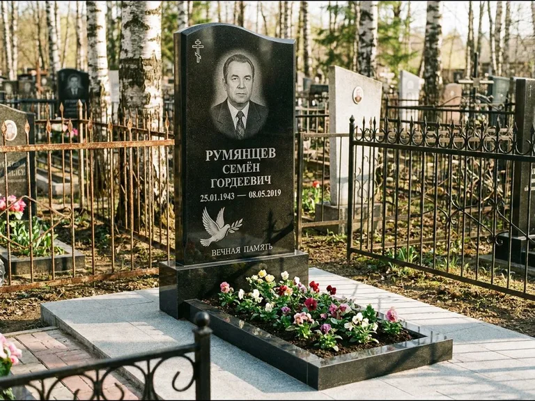 Памятник с гравировкой голубей — гравировка голубя с оливковой ветвью рядом с эпитафией, работа «Румянцев» в Волгограде