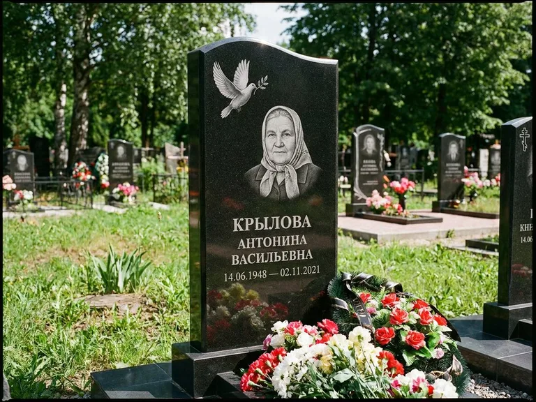 Памятник с гравировкой голубей — гравировка голубей, работа «Крылова» в Волгограде