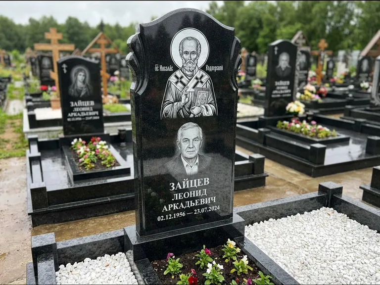 Памятник с гравировкой иконы — образ Николая Чудотворца, работа «Лебедева» в Волгограде