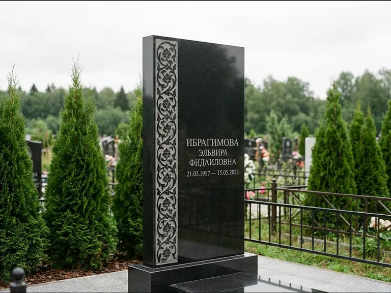 Мусульманский памятник — колонна ислими по краю стелы, работа «Ибрагимова» в Волгограде