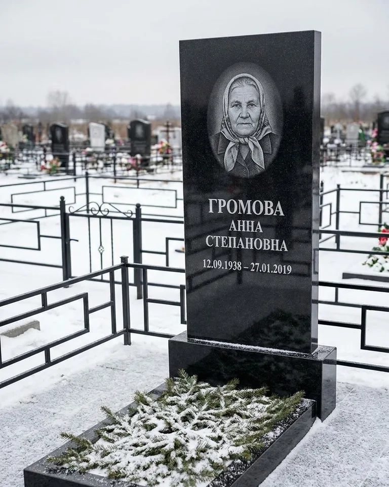 Простой вертикальный памятник под ключ зимой в Волгограде