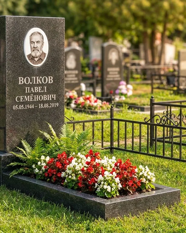 Тёмно-серый памятник под ключ с художественной гравировкой в Волгограде