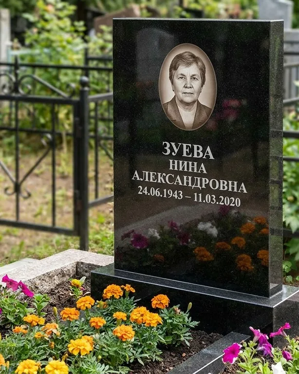 Горизонтальный чёрный гранитный памятник под ключ в Волгограде