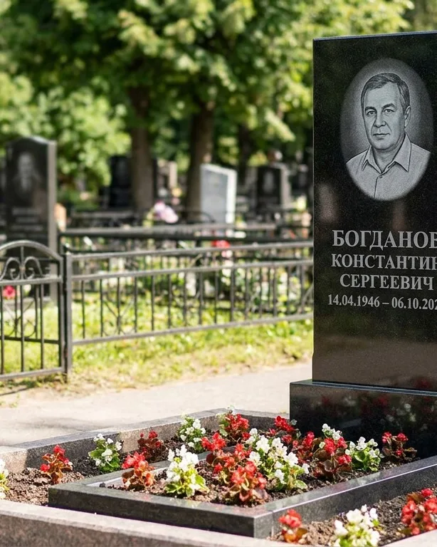 Низкий горизонтальный памятник под ключ с цветником в Волгограде
