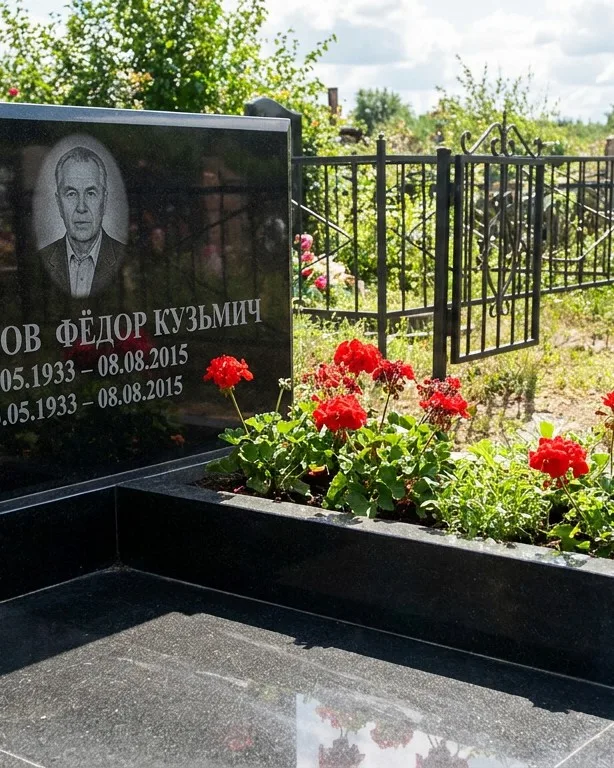 Двойной памятник под ключ с крестом в Волгограде
