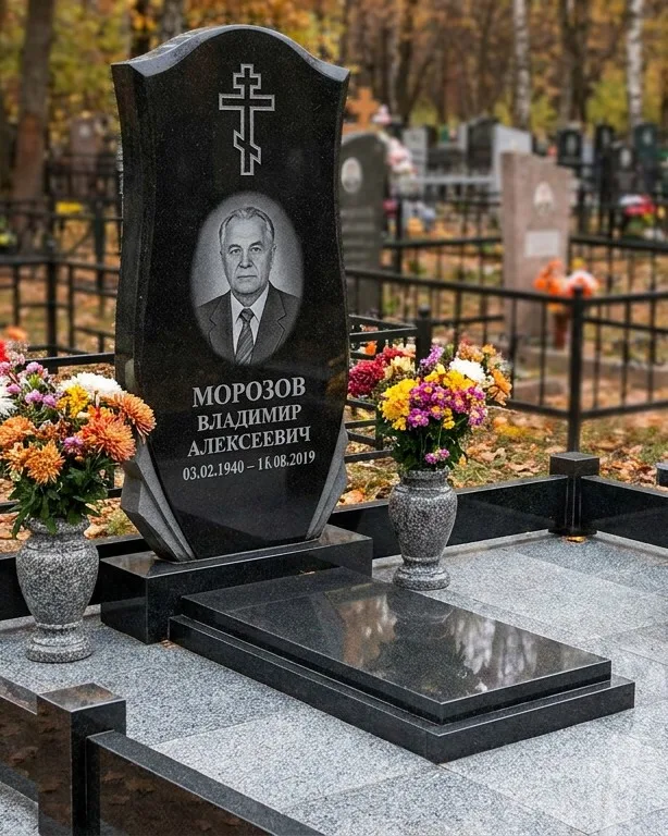 Памятник под ключ со скамьёй и мощением в Волгограде
