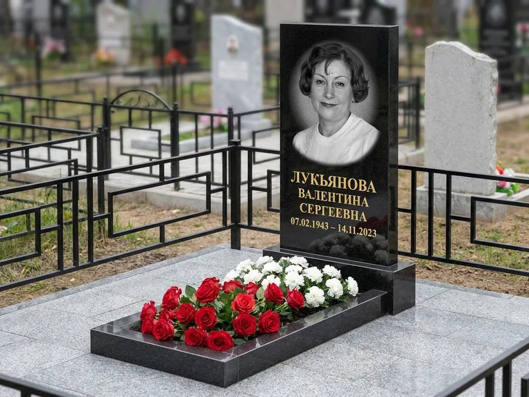 Портрет на памятнике в Волгограде — Ч/б портрет → гравировка на стандартном комплексе