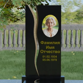 Гранитный вертикальный памятник на одного - П001