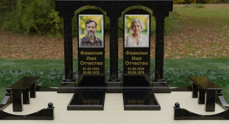 Гранитный мемориал двойной аркой на трех колоннах