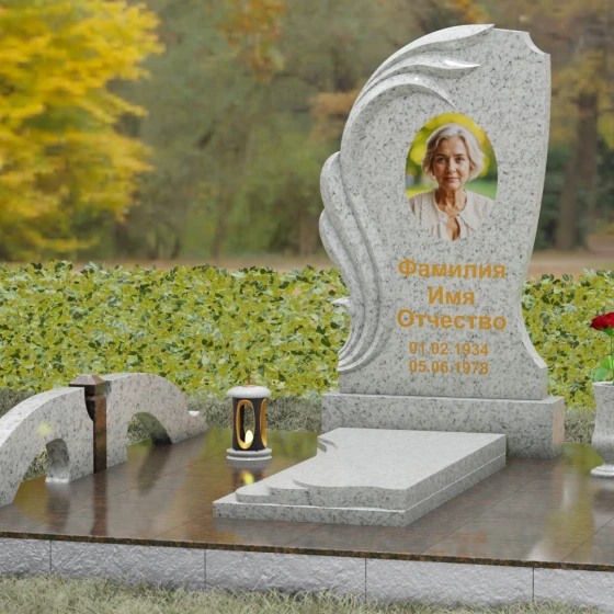 Гранитный памятник с барельефом крыла и птицы, гранит Мансуровский, вид 4