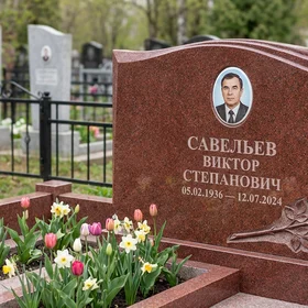 Мемориал с розой на стеле из лезниковского гранита