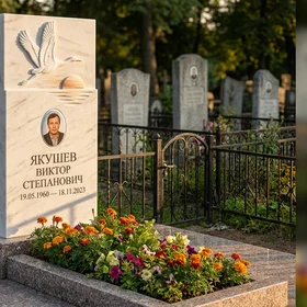 Памятник с клином журавлей из белого мрамора