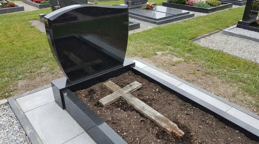 zahoronenie-kresta-pod-pamyatnik